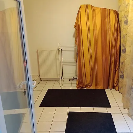 Julia's Monteur Oase - Premium Exklusiv Fuer Solo-reisende Apartment